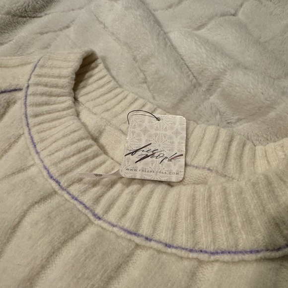 ONLY 1 LEFT! Free people soft / oversized SWEATER 🩷🤍 XS GREAT QUALITY - Picture 5 of 9